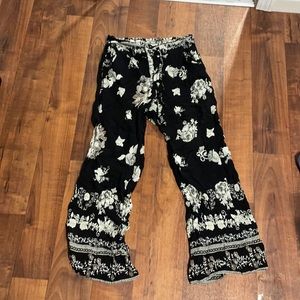 Breeze Forever black patterned pants
